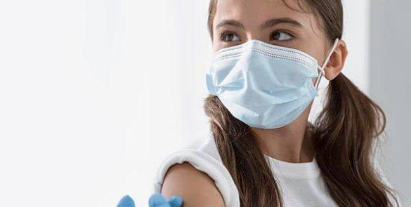 criança a ser vacinada contra a gripe